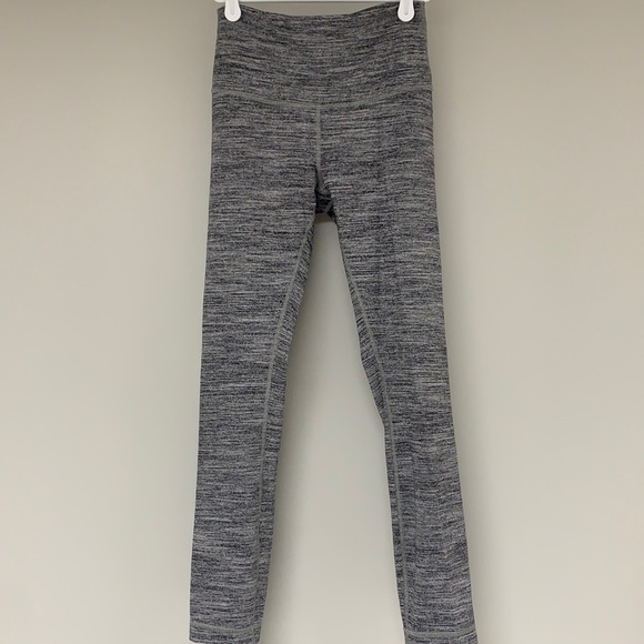 lululemon athletica Pants - Lululemon Wunder Under Crops, Size 4. Gray static pattern. Excellent condition.